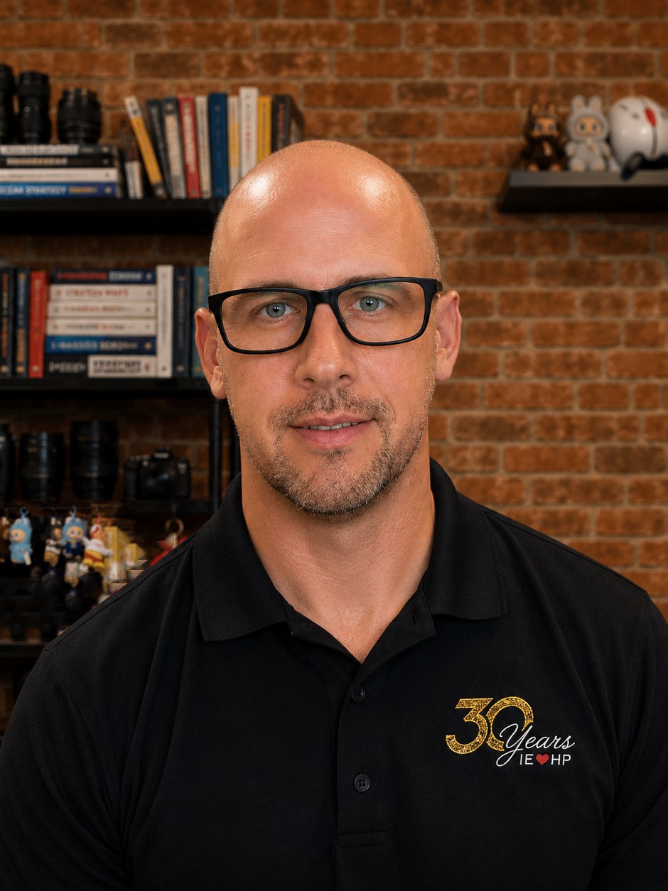 Portrait photo of Dan Nannery